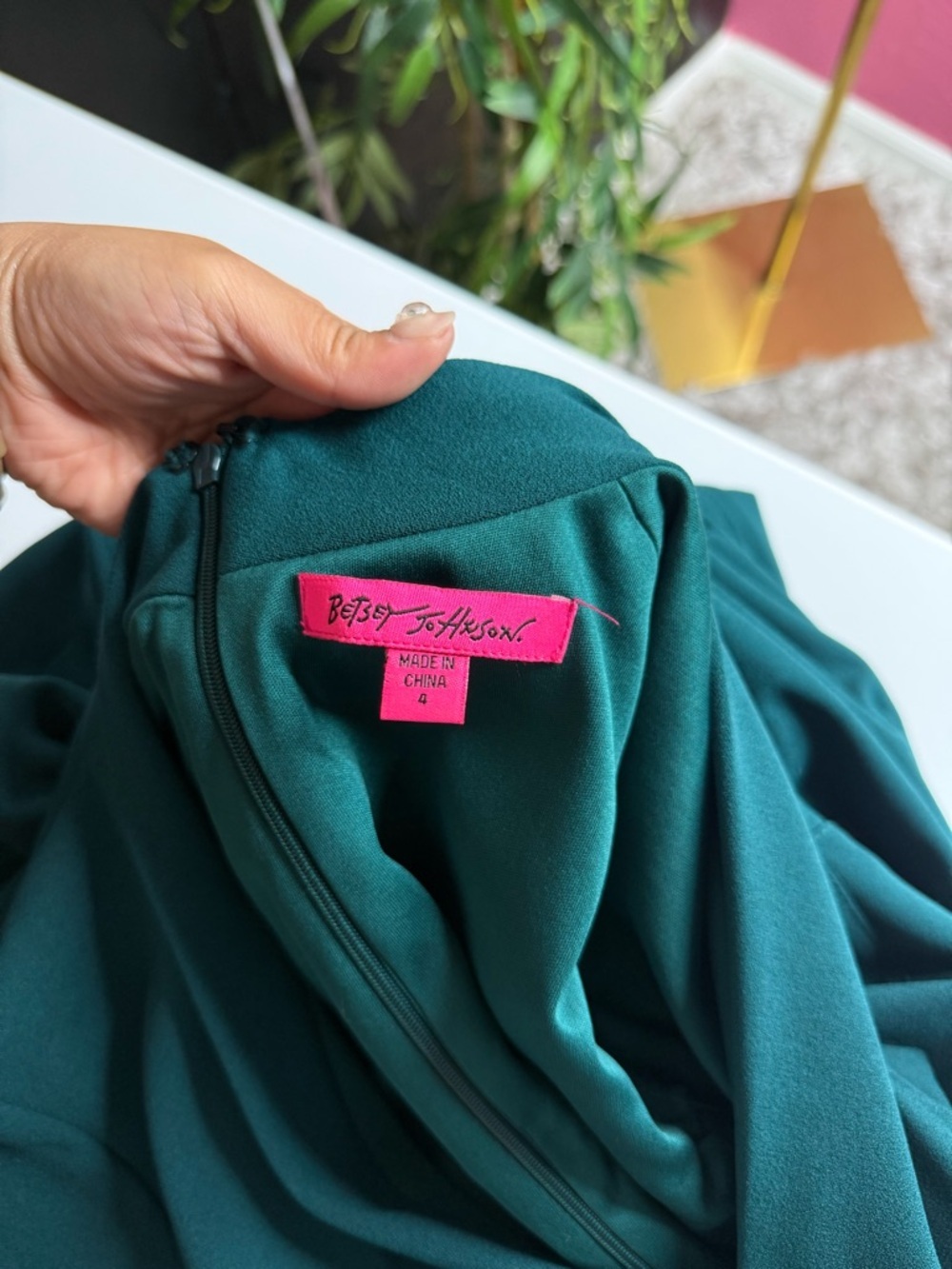 NEW Betsey Johnson V-Neck Sheath Dress Emerald Green Sz 4 - Picture 8 of 12